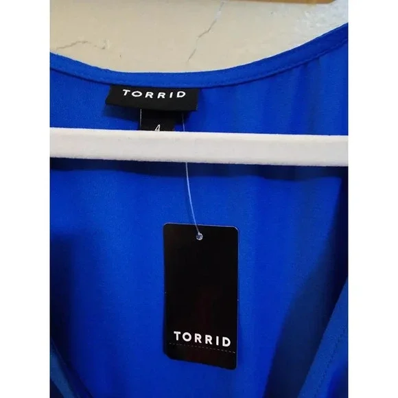 NWT Women's Torrid Blue Georgette Twist Front Babydoll Dress Size 4 - Picture 3 of 5